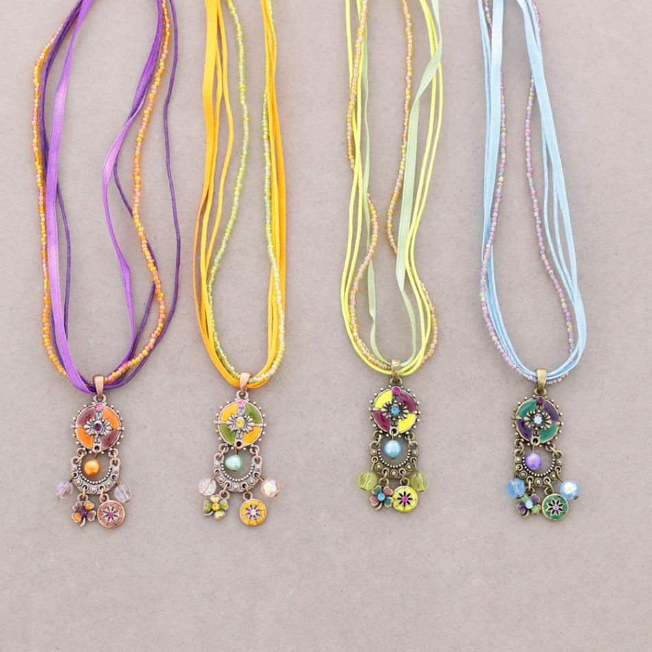 COLLAR COLG. ESMALTE CRISTAL ABALORIOS