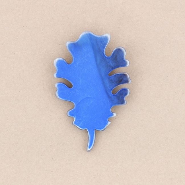 RESIN LEAF BROOCH