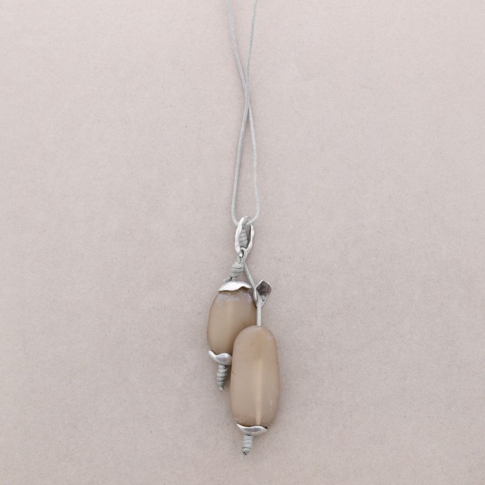 COLLAR LARGO CUENTAS RESINA
