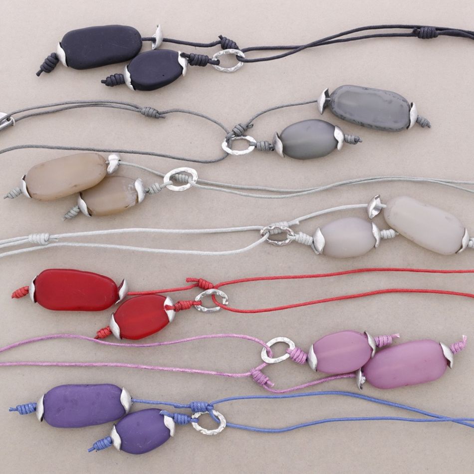 LONG RESIN BEADS NECKLACE