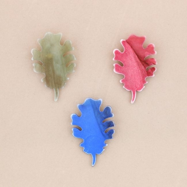 RESIN LEAF BROOCH