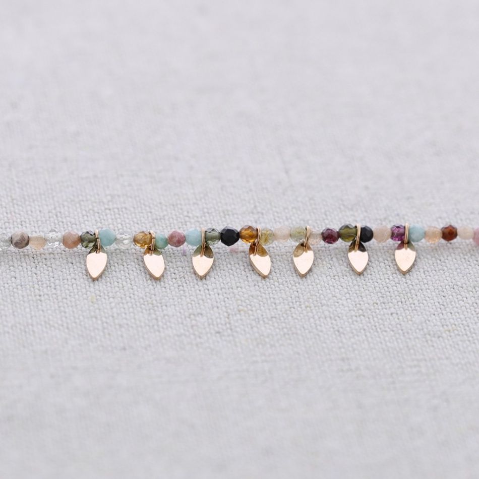 FACETED STONES STEEL LEAVES PENDANT CHOKER