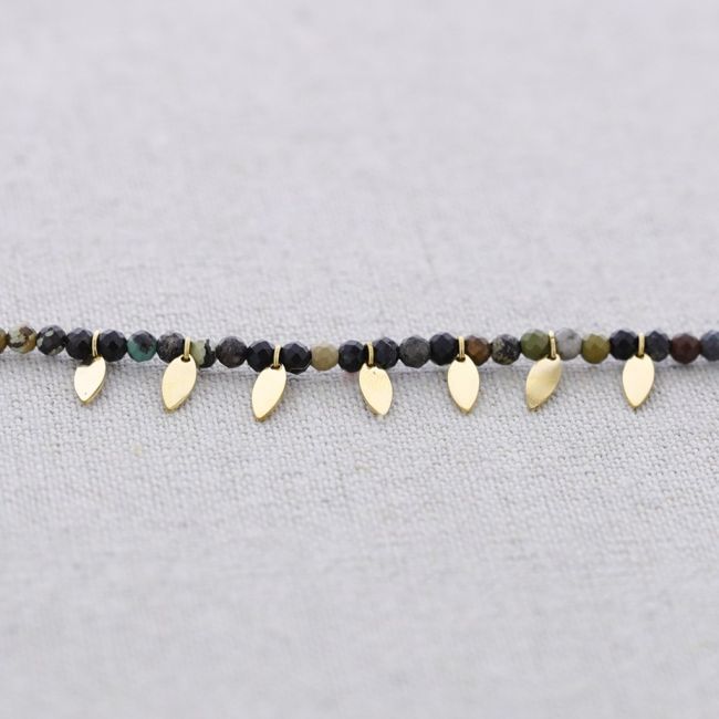 FACETED STONES STEEL LEAVES PENDANT CHOKER