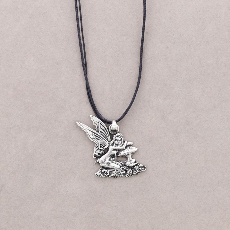 SHORT METAL PENDANT NECKLACE