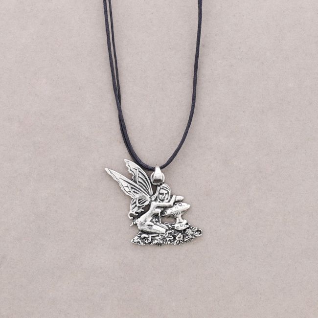 SHORT METAL PENDANT NECKLACE
