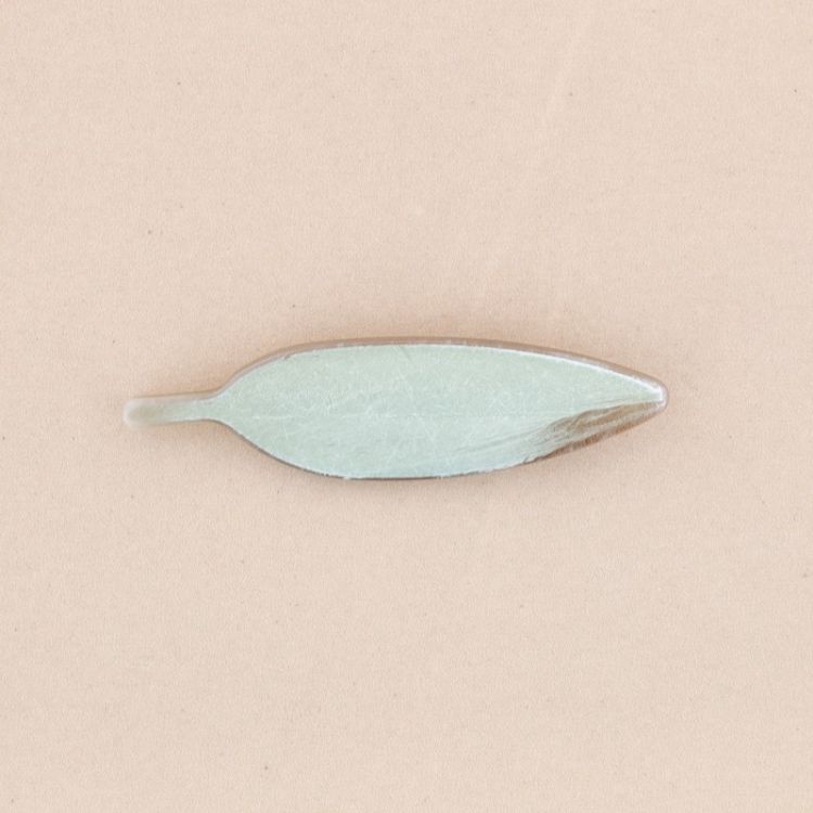 BROCHE HOJA RESINA