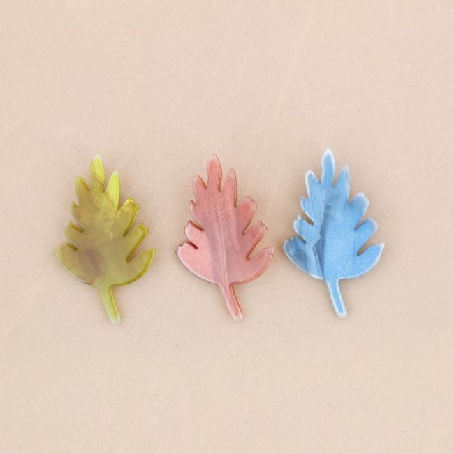 BROCHE HOJA RESINA