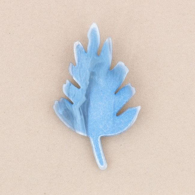 RESIN LEAF BROOCH
