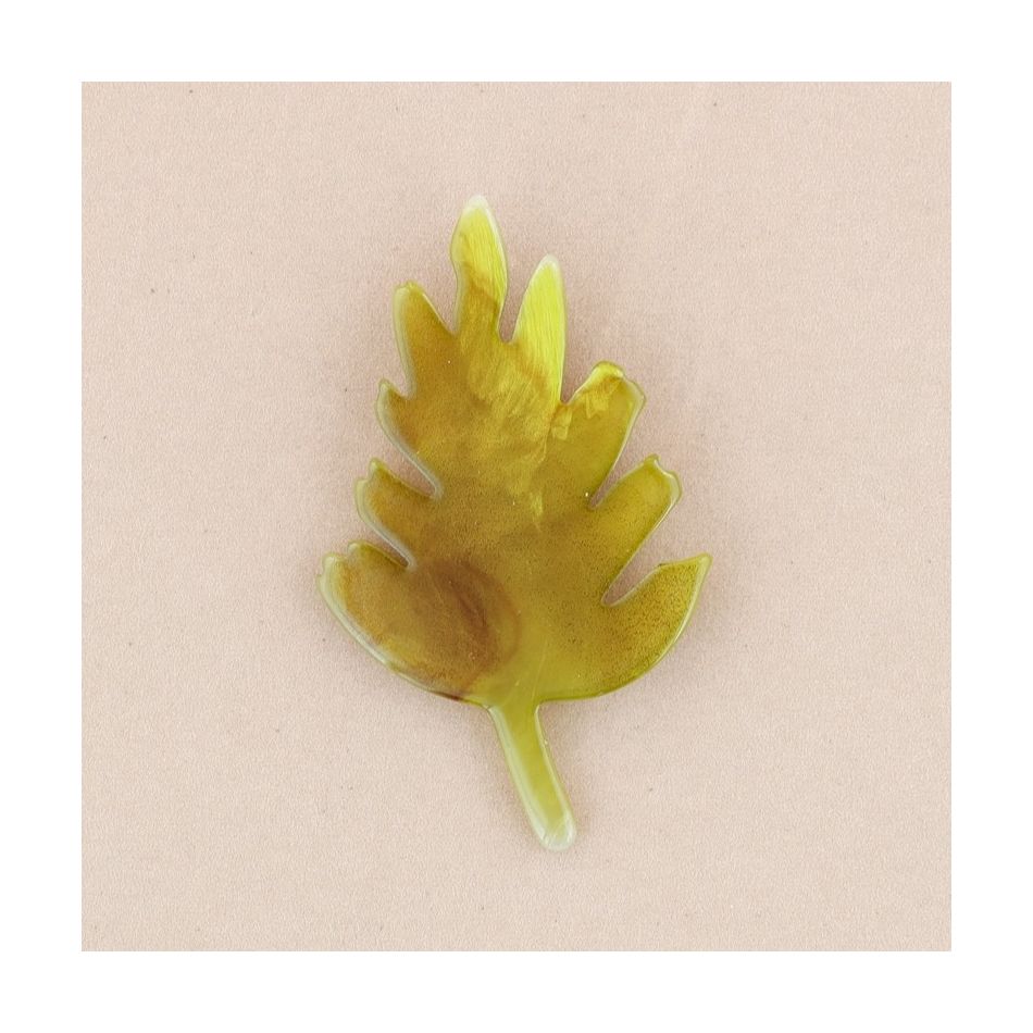 BROCHE HOJA RESINA