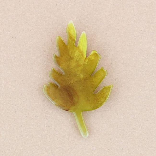 BROCHE HOJA RESINA