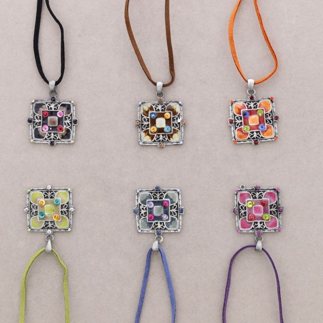 COLLAR COLG. ESMALTE CRISTAL