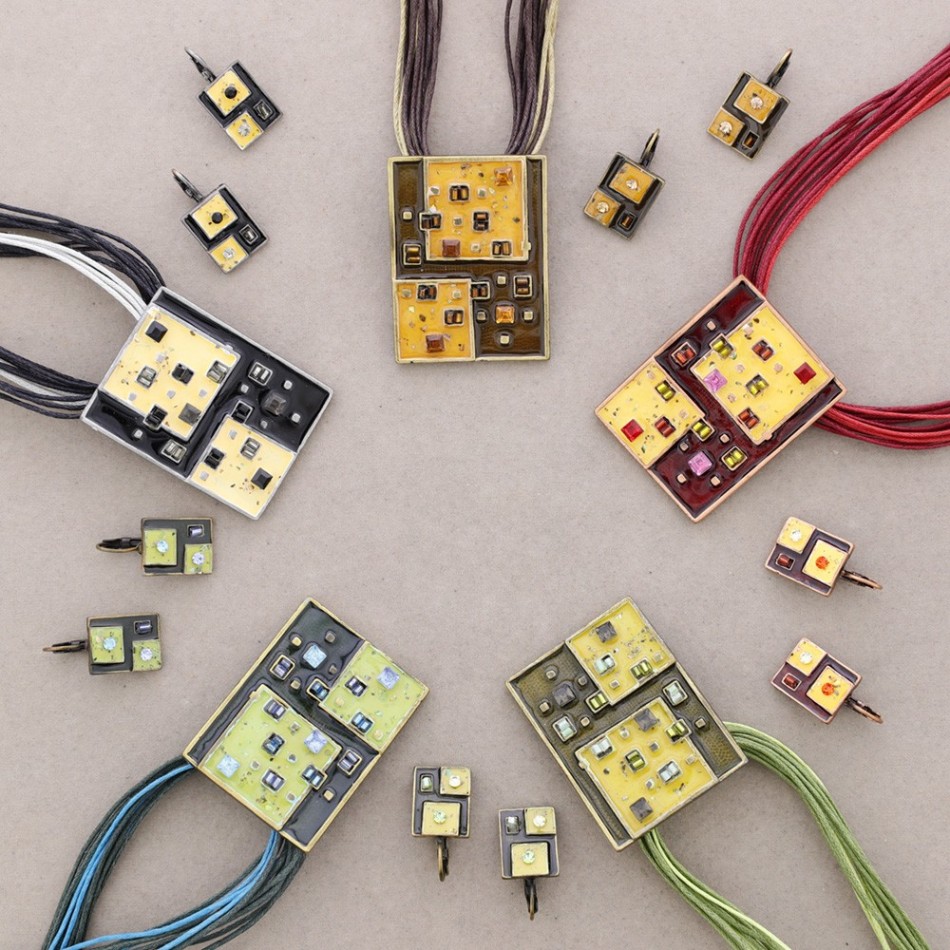 CRYSTAL ENAMEL SET