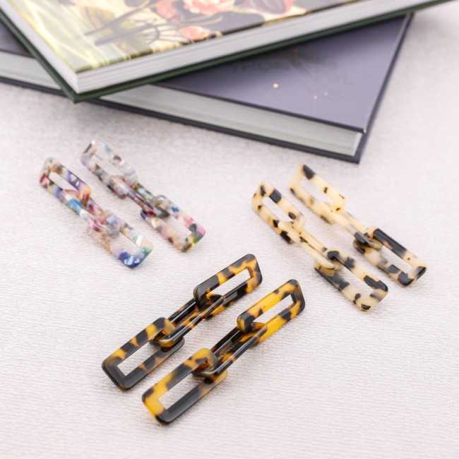 TRIPLE LINK RESIN EARRINGS