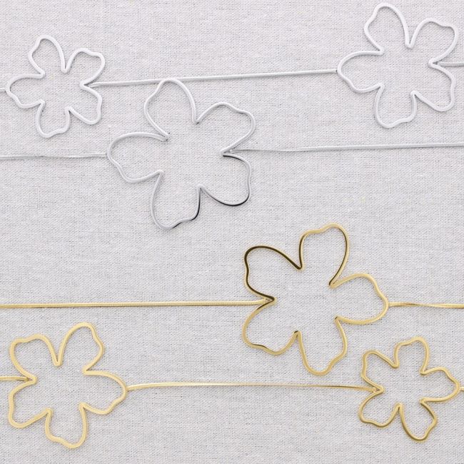 COLLAR LARGO ACERO FLORES HUECAS