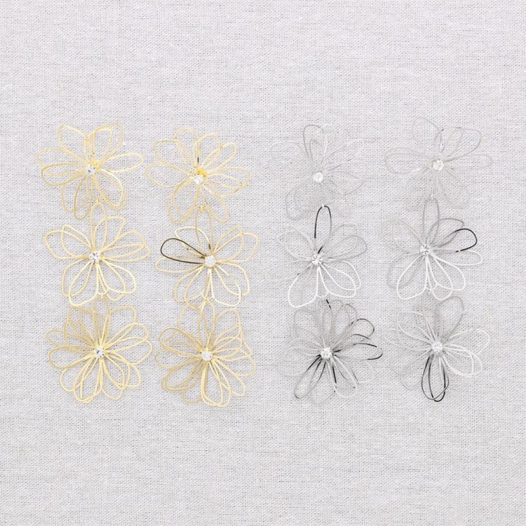 TRIPLE FLOWER STEEL EARRINGS 2
