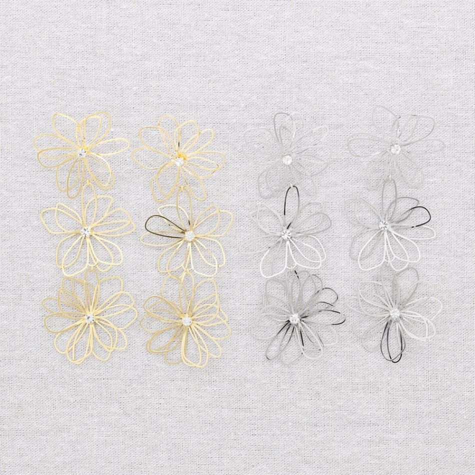 TRIPLE FLOWER STEEL EARRINGS