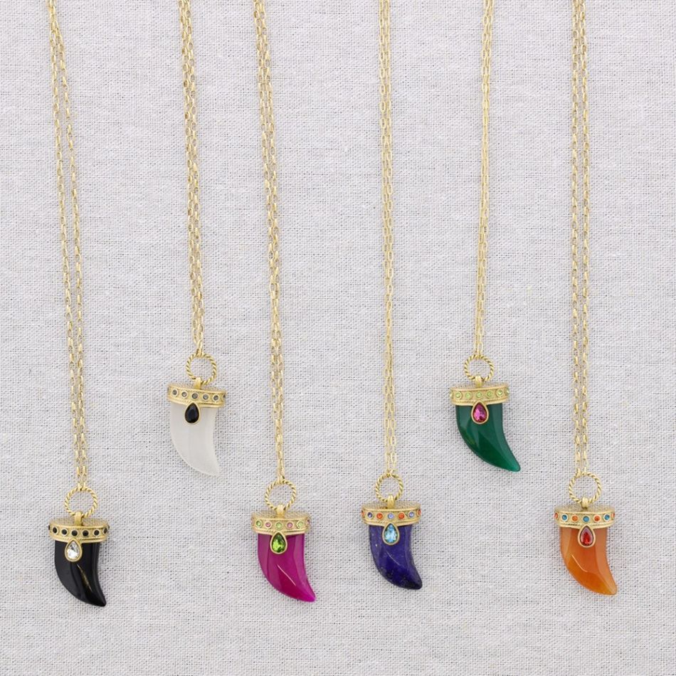 STEEL NECKLACE WITH CRYSTAL STONE HORN PENDANT