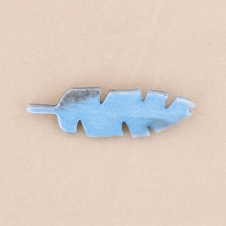 RESIN LEAF BROOCH