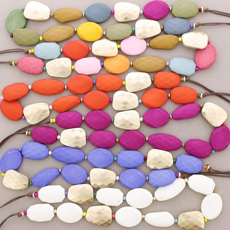COLLAR LARGO CUENTAS RESINA 2