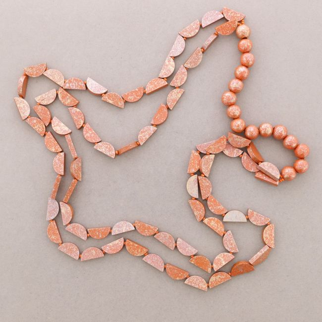 LONG WOODEN BEADS NECKLACE