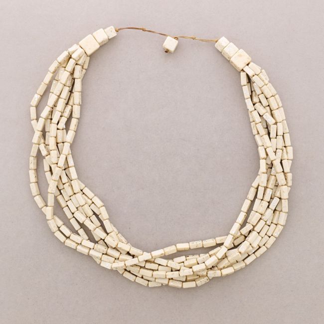 CHOKER WITH 8 STRIPS WOODEN BEADS