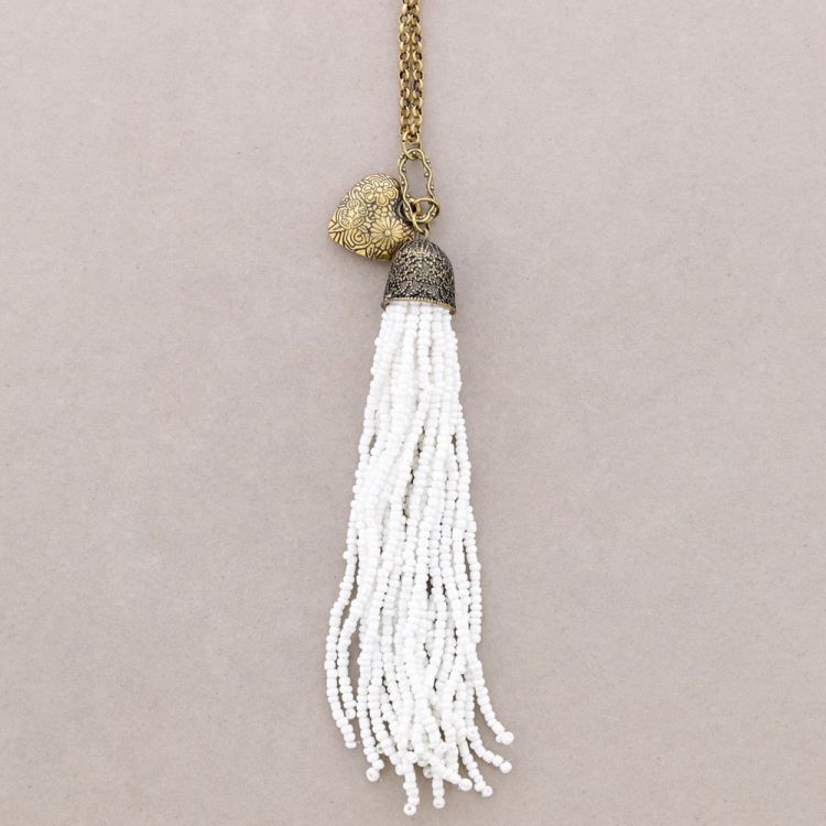 LONG METAL PENDANT NECKLACE WITH BEADS