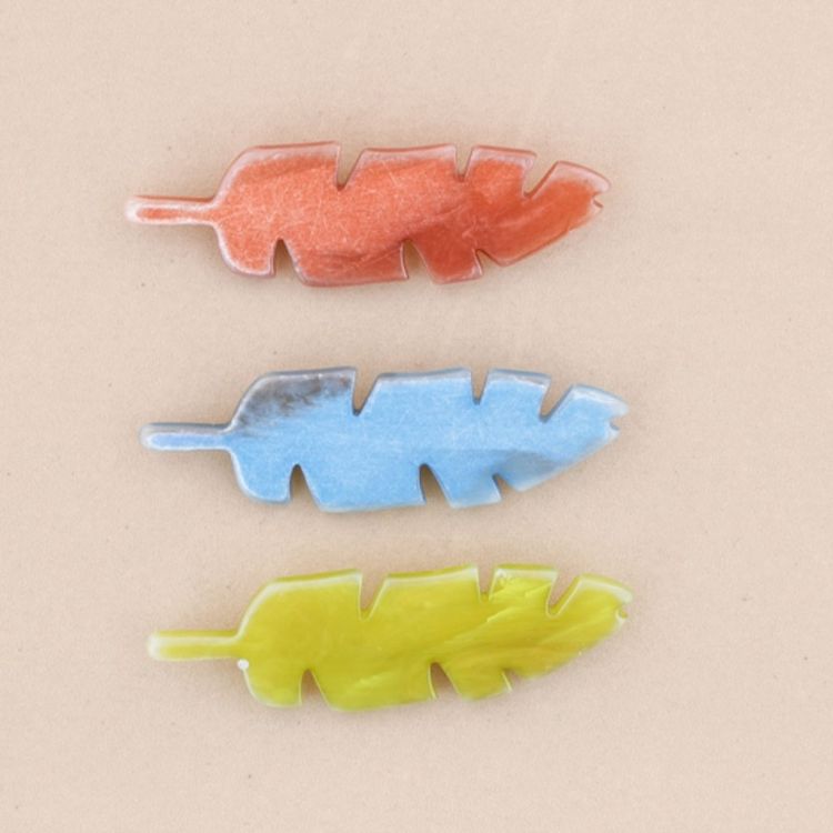 RESIN LEAF BROOCH 2