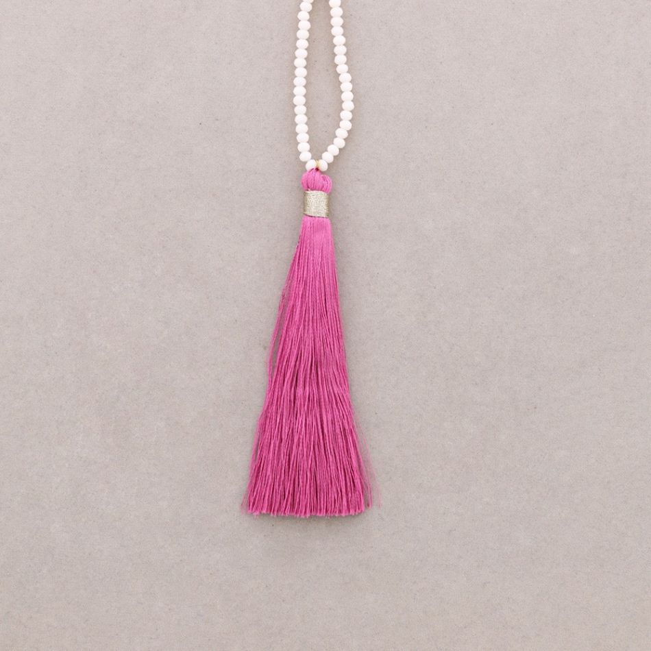 LONG NECKLACE WITH FACETED BEADS PENDANT. FRINGE