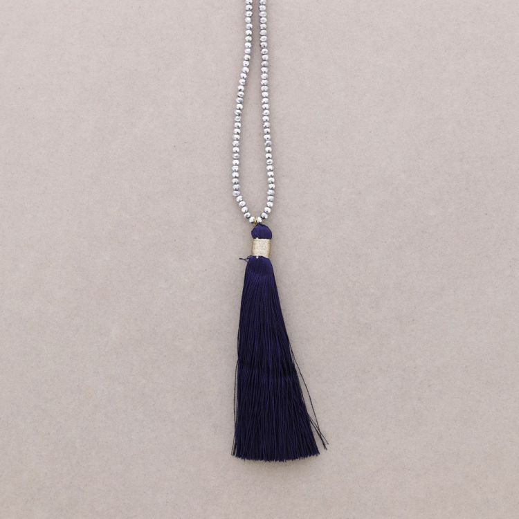 LONG NECKLACE WITH FACETED BEADS PENDANT. FRINGE 2