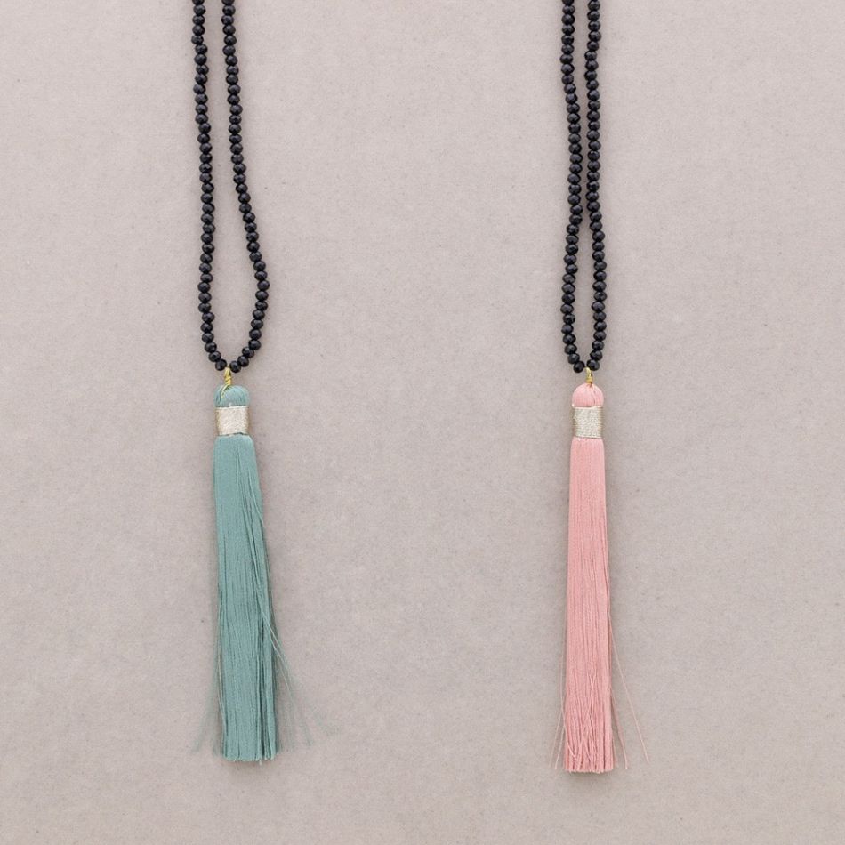 COLLAR LARGO CUENTAS FACETADAS COLG. FLECO