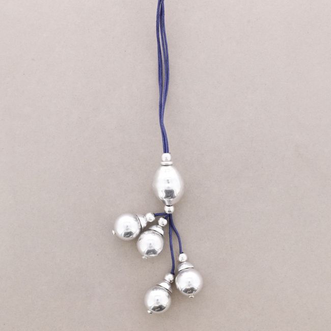 LONG LEATHER NECKLACE WITH METAL BEADS