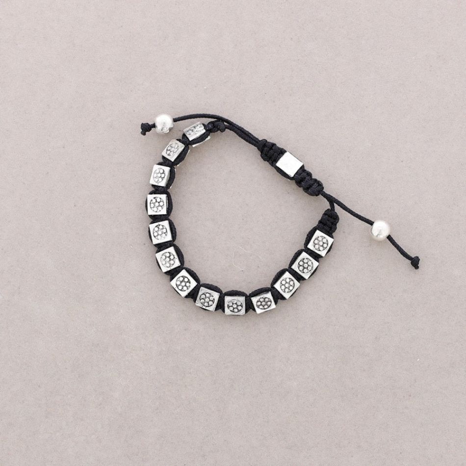 PULSERA MACRAME CUENTAS METAL