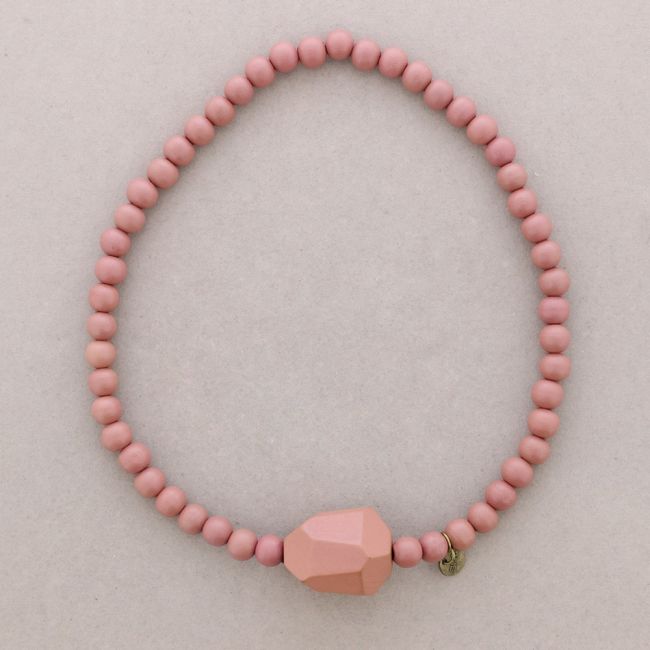ELASTIC CHOKER WITH WOODEN BEADS