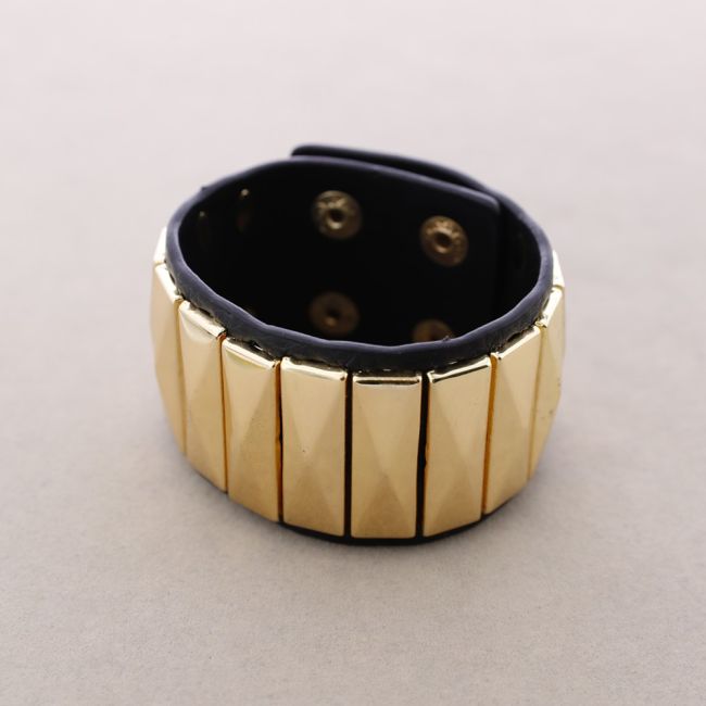 PULSERA CUERO REMACHES