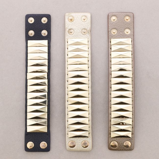 LEATHER BRACELET WITH RIVETS