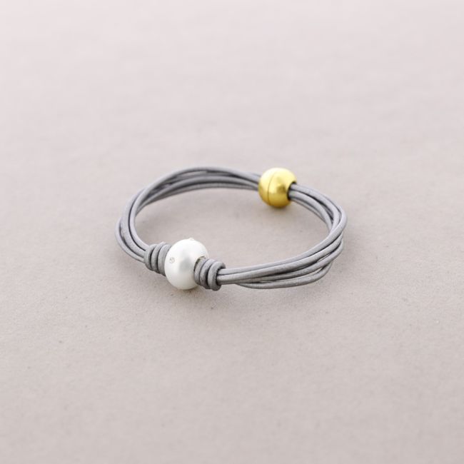 LEATHER BRACELET WITH METAL BEADS AND PEARL