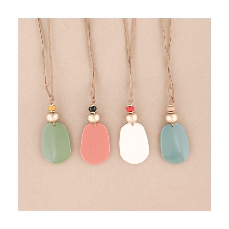 COLLAR LARGO COLGANTE RESINA