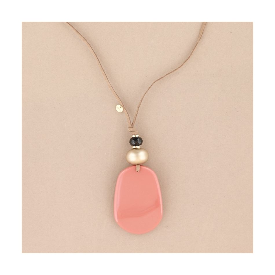 COLLAR LARGO COLGANTE RESINA