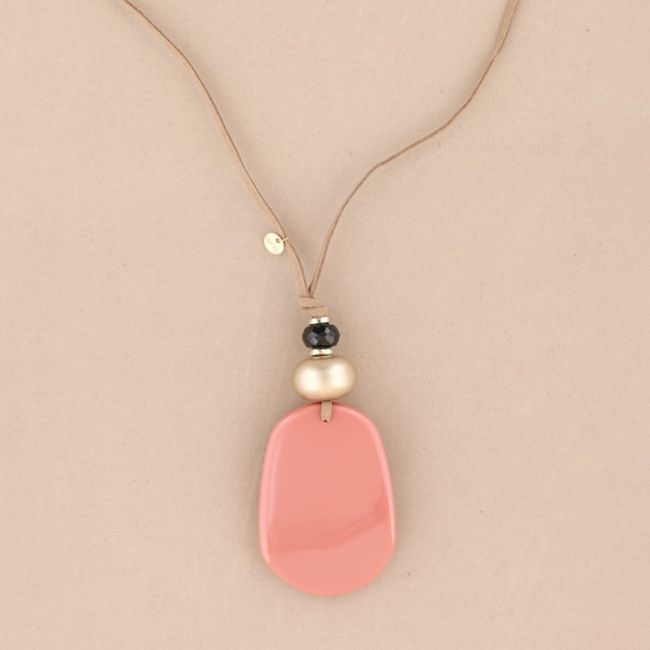 COLLAR LARGO COLGANTE RESINA