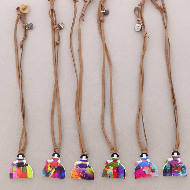 MENINA RESIN PENDANT CHOKER