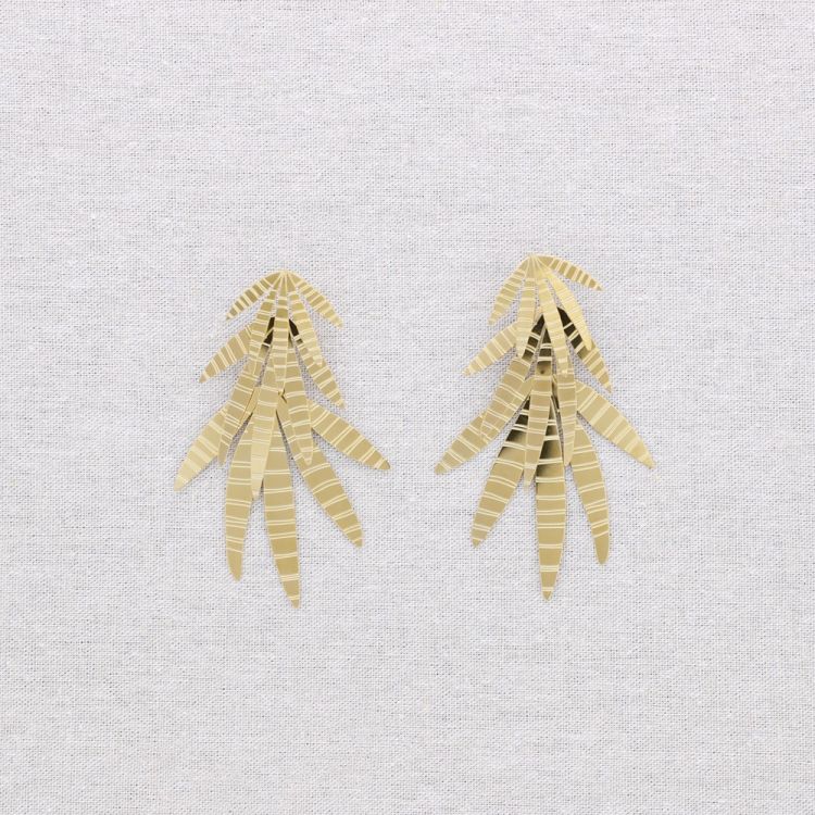 TRIPLE LEAF STEEL EARRINGS