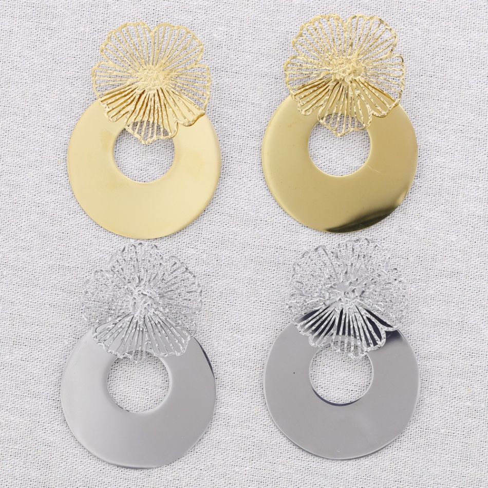 STEEL FLOWER DONUT PENDANT EARRINGS