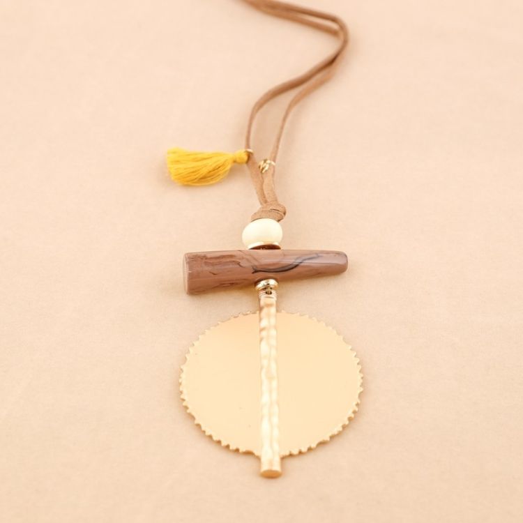 METAL MEDALLION PENDANT LONG NECKLACE
