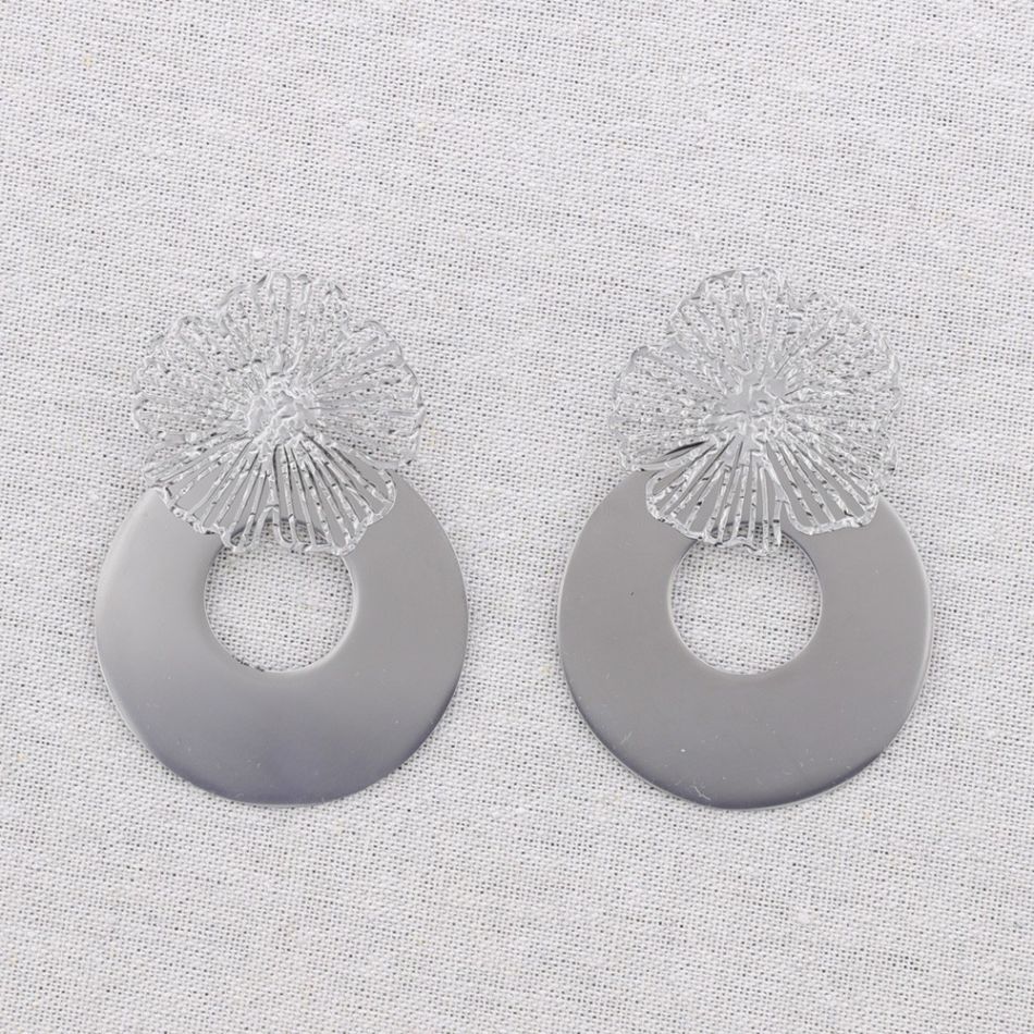 STEEL FLOWER DONUT PENDANT EARRINGS