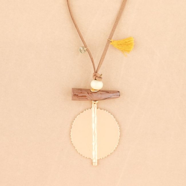 METAL MEDALLION PENDANT LONG NECKLACE