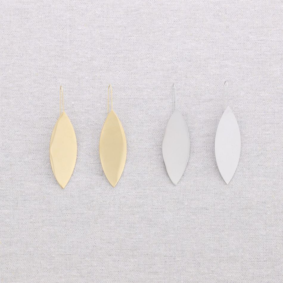 LEAF PENDANT STEEL EARRINGS
