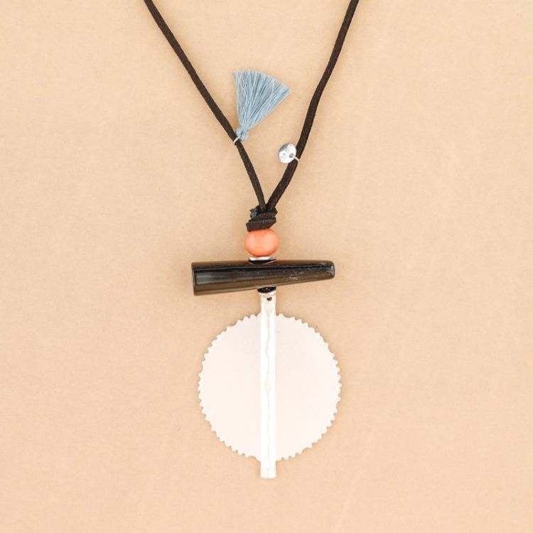 METAL MEDALLION PENDANT LONG NECKLACE 2
