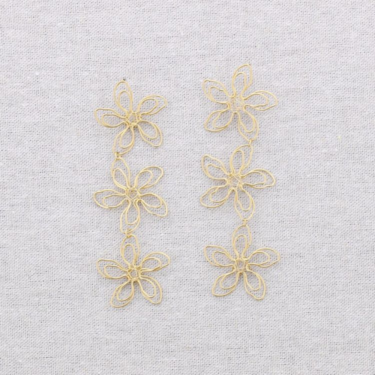 PENDIENTES ACERO TRIPLE FLOR HUECA 2