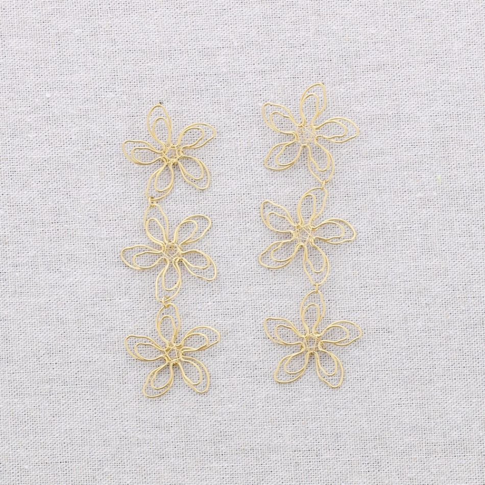 TRIPLE HOLLOW FLOWER STEEL EARRINGS