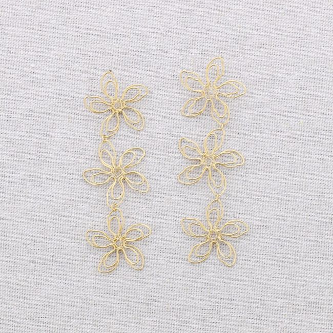 TRIPLE HOLLOW FLOWER STEEL EARRINGS